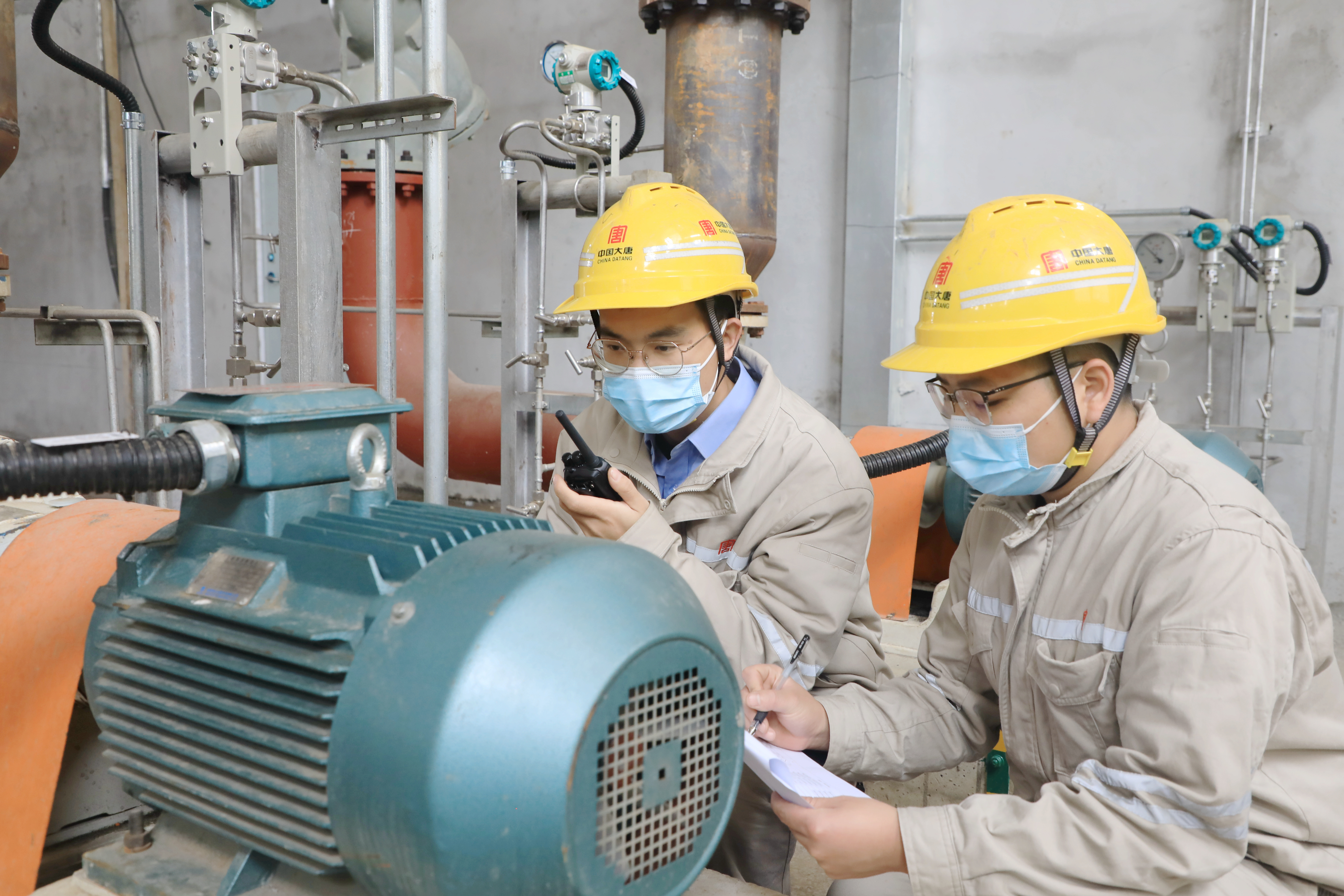 1673838782196004806.jpg 许昌龙岗发电公司运行人员加强对许昌供热管道和相关设备巡视巡查,确保供热系统安全可靠运行 叶剑飞.jpg