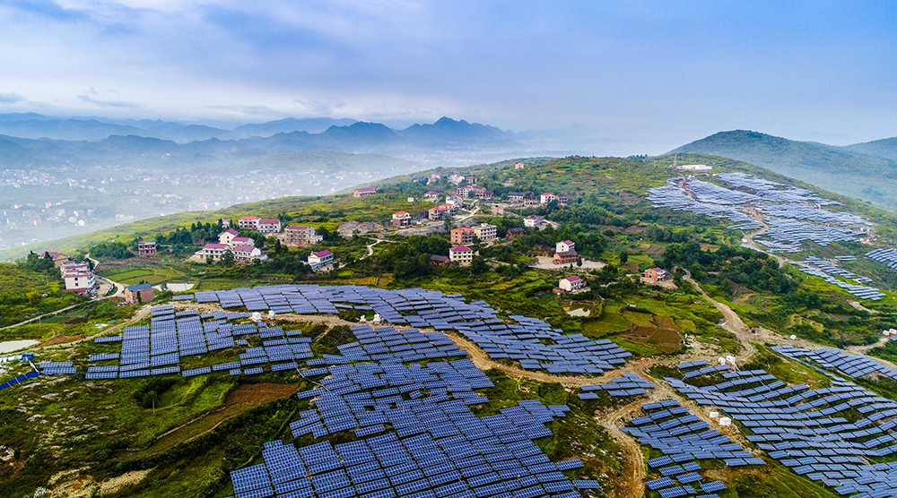 1680243978628049129.jpg 产业帮扶-韩国三级片
帮扶的湖南省涟源市新光村花山岭上的牧光互补项目,展现出一幅生机勃勃的乡村振兴“春日美景图”a.jpg
