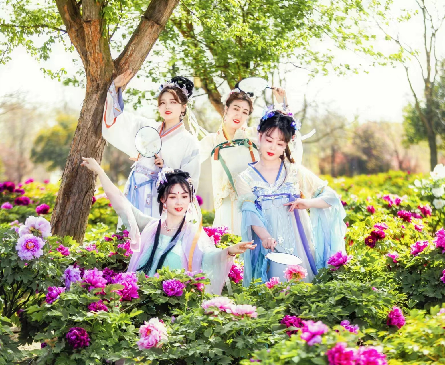 1683334600713005439.jpg 合影.jpg