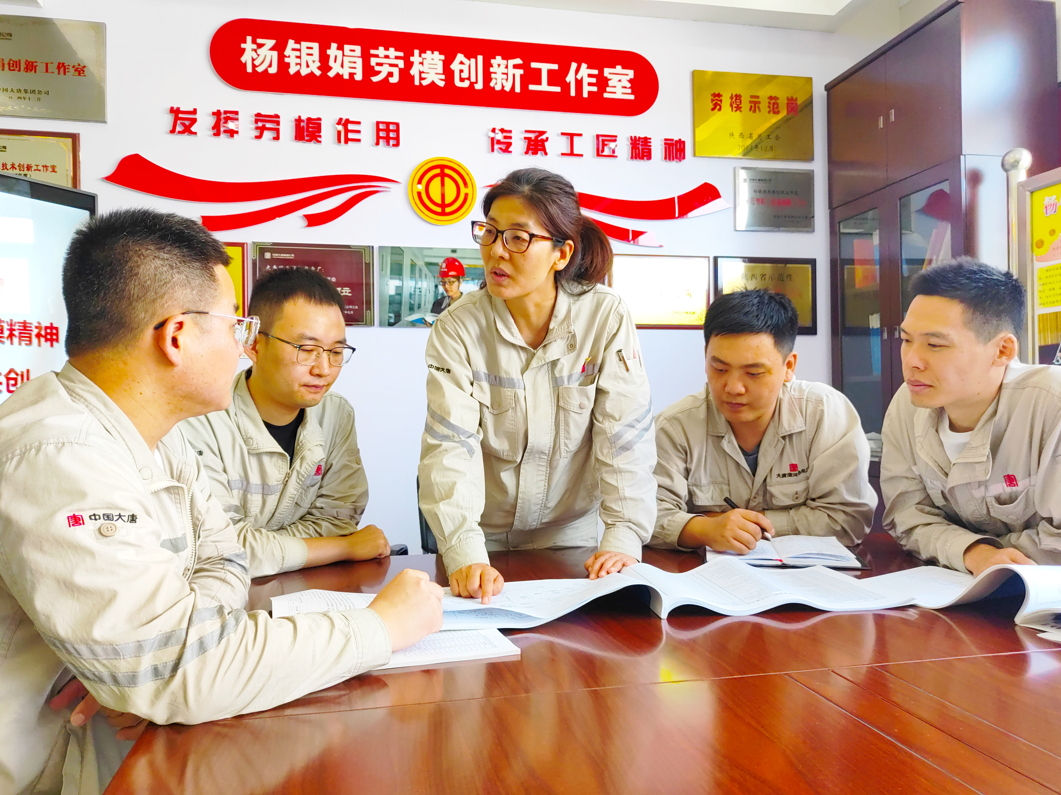 1699863146150082055.jpg 杨银娟劳模创新工作室-1.jpg