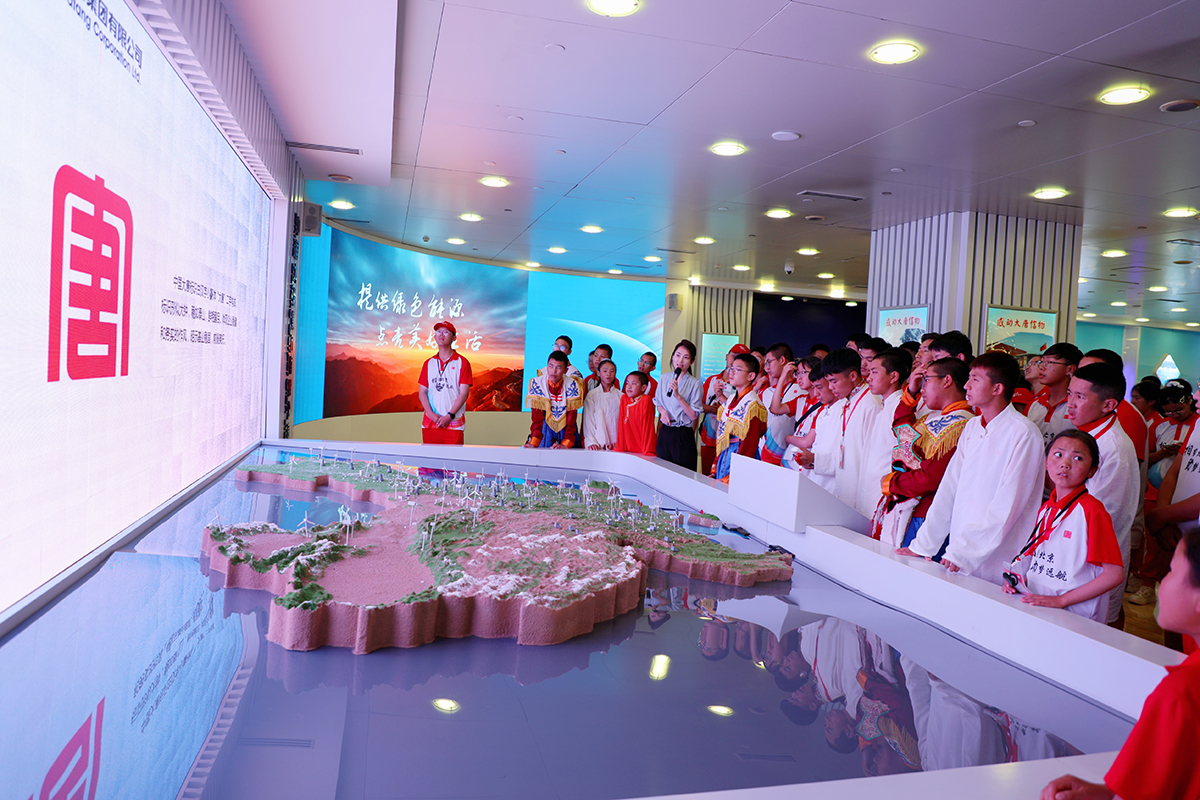 1723452686830008543.jpg 图5学生参观韩国三级片
a.jpg