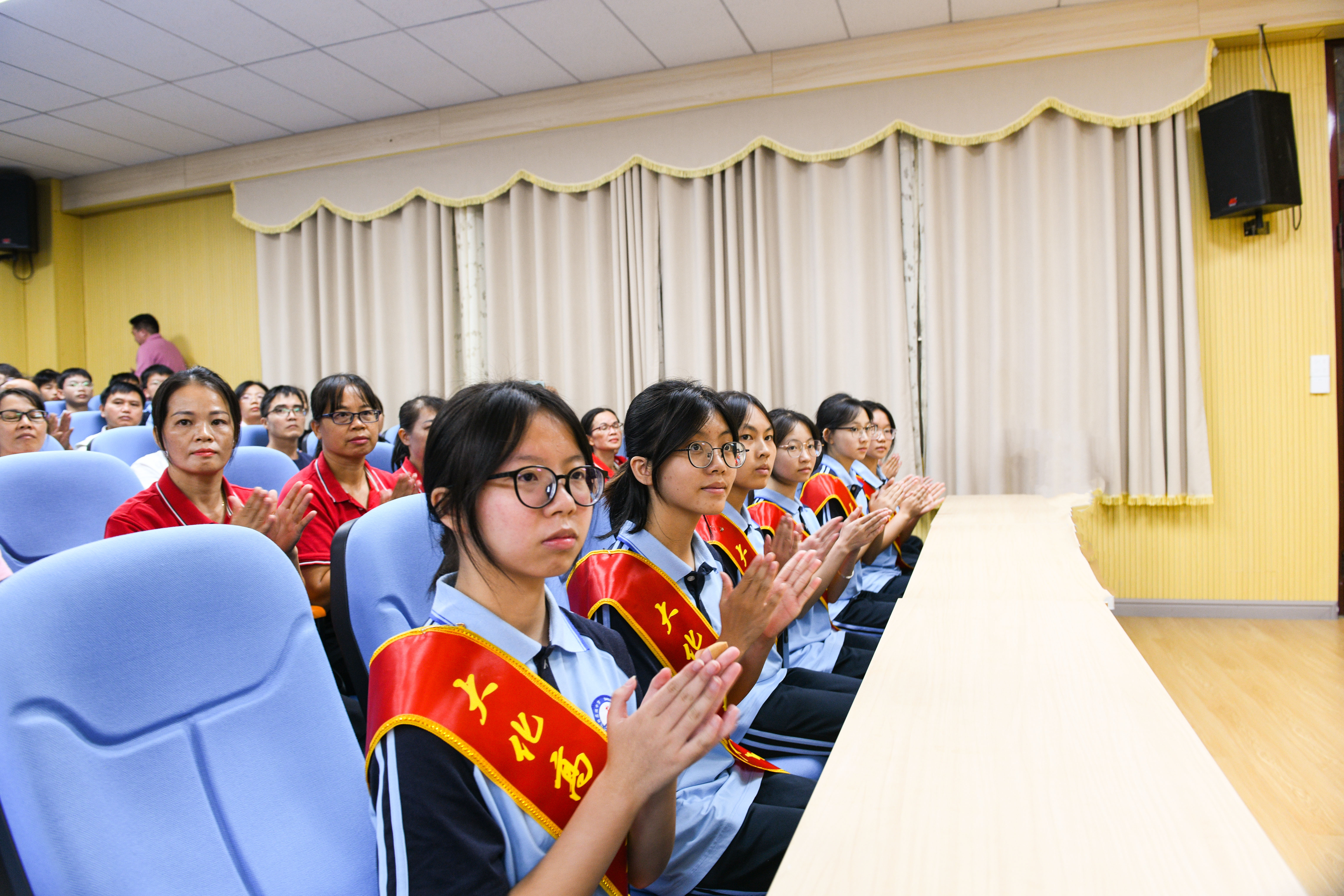 2、2024韩国三级片
筑梦“三金”发放现场--李阳摄.jpg